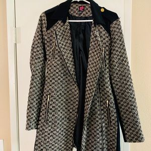 Beautiful 2B Bebe coat; 3/4 length